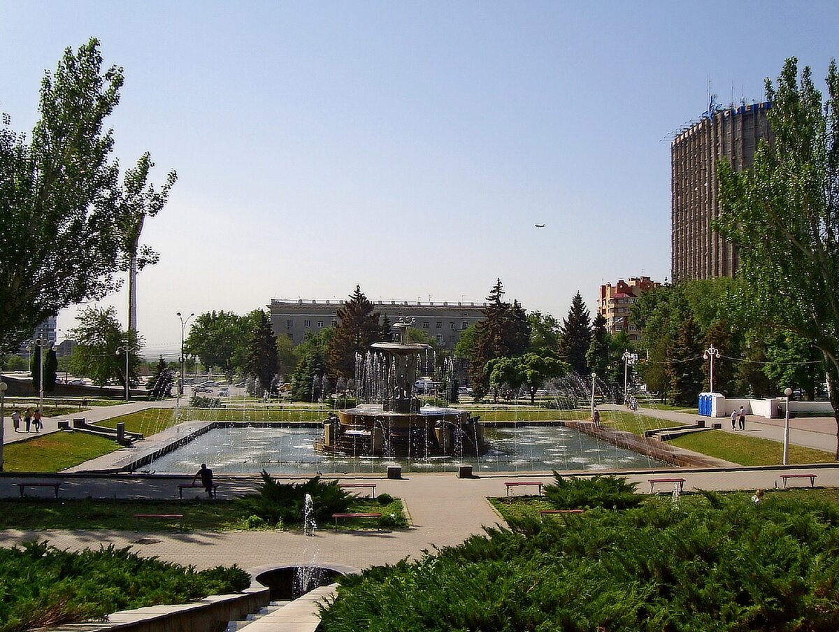 Фонтан на театральной площади