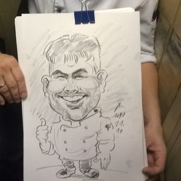 шарж на мероприятие рисуется шаржистом за 3-5 мин