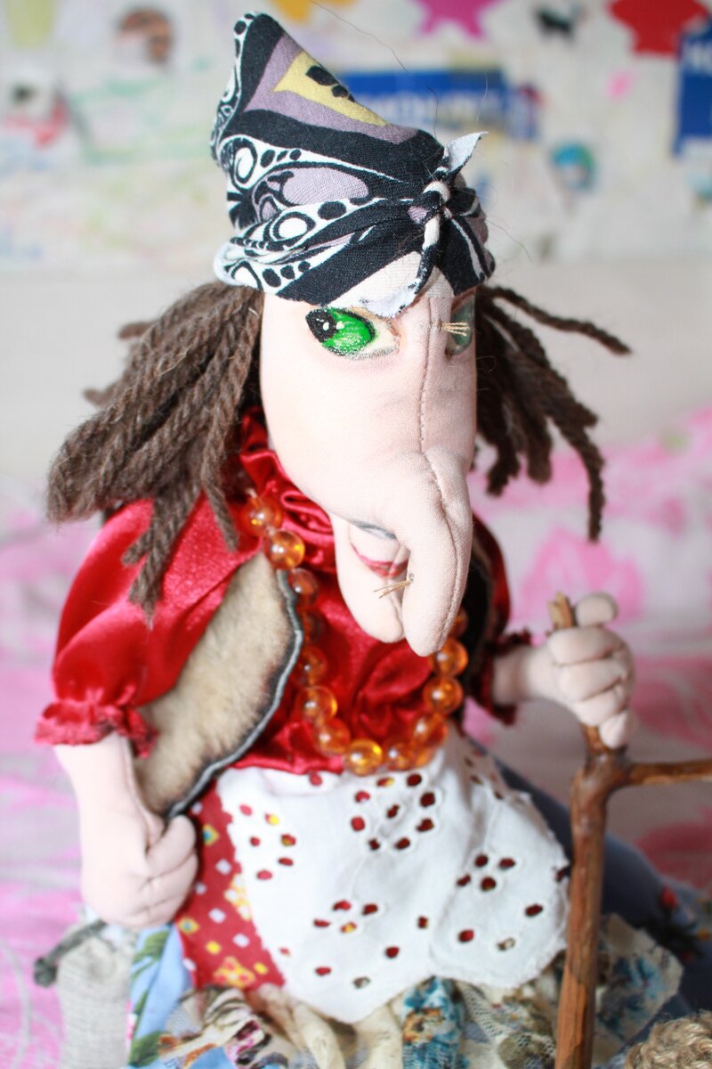 Дочкина кукла. Вот и у меня, как у неё волосня растёт)))