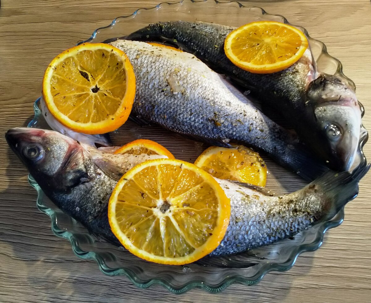 Семга, запеченная в духовке с овощами и апельсином