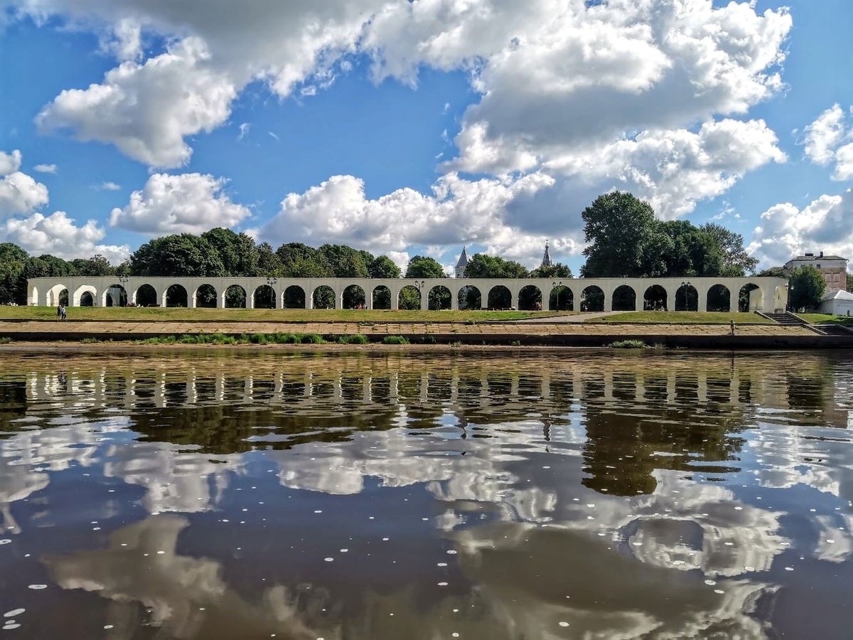 Вид на Ярославово Дворище и аркаду бывшего Гостиного двора.                                             Фото https://vk.com/id541525670