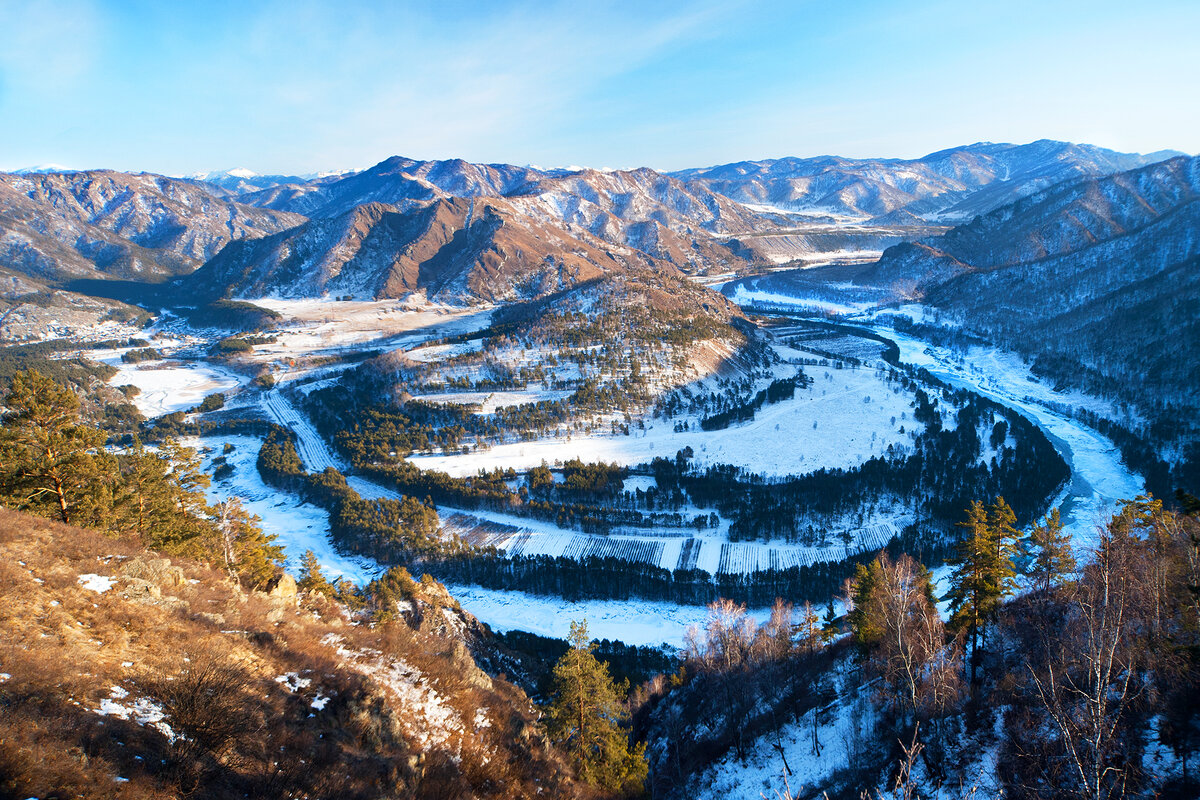 2. "Подкова Чемала зимой"  Самое сложное время, чтобы сюда попасть - снега и в ущелье лёд от ручья наплавляет коток!