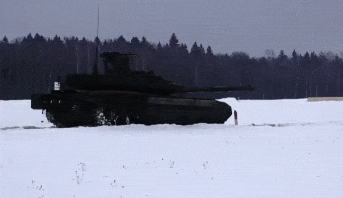 Выстрел из пушки 2А46-М5 (анимация).