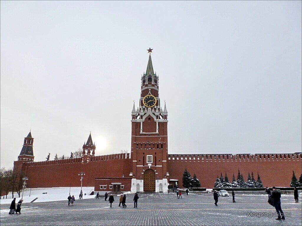 Спасская башня, вид со стороны Лобного места