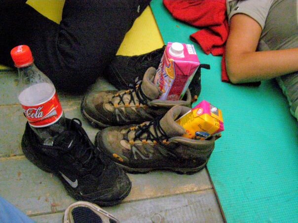 Обычные кроссовки и туристические ботинки. Восхождение на Конжаковский Камень.