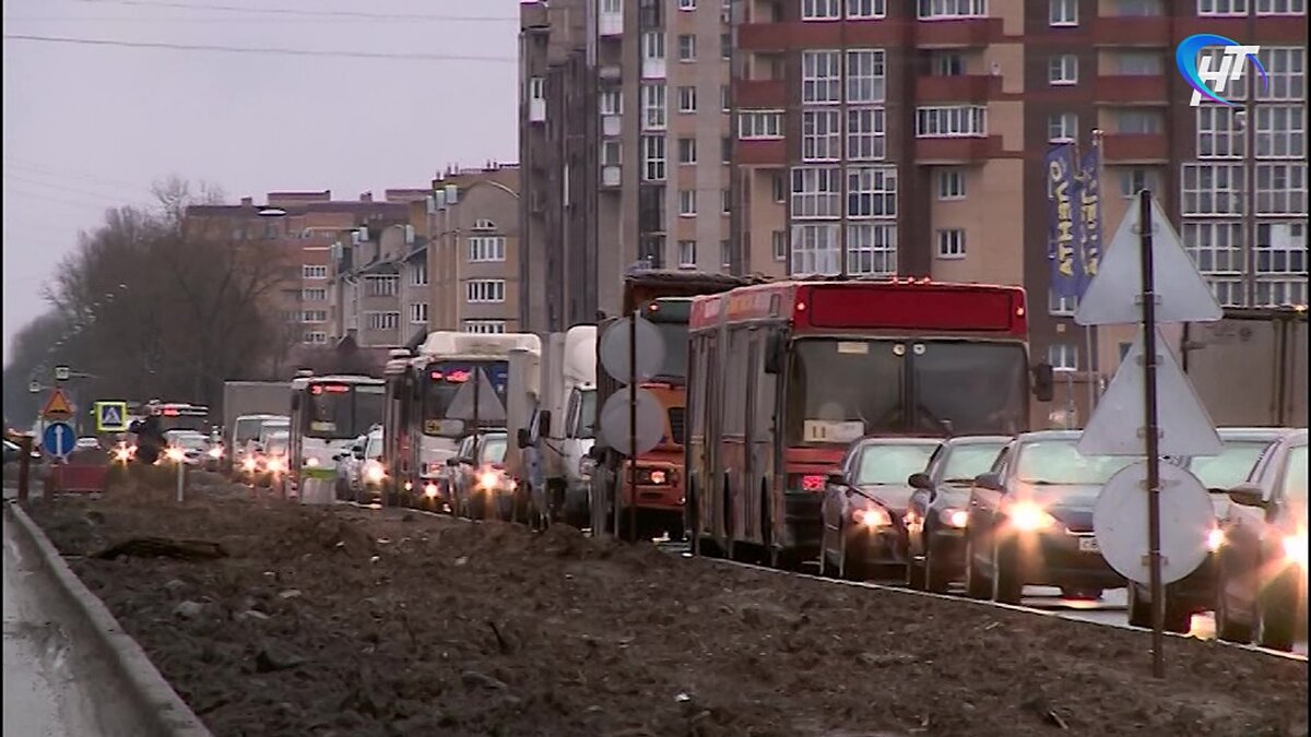 На ремонтируемом участке улицы Псковская в Великом Новгороде введено  реверсивное движение | Новгород-ТВ.ру (Новгородское ТВ) | Дзен