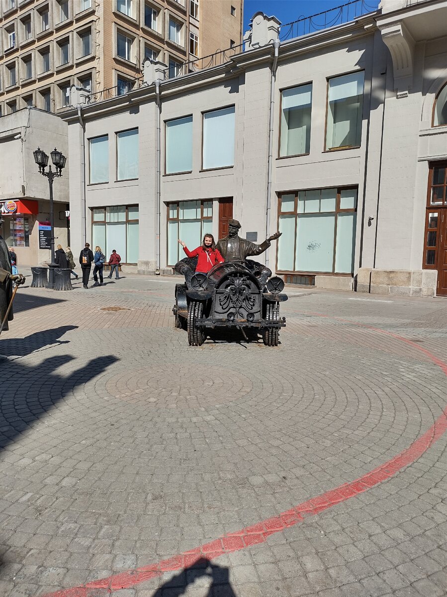 здесь еще и классные памятники и можно пофоткаться