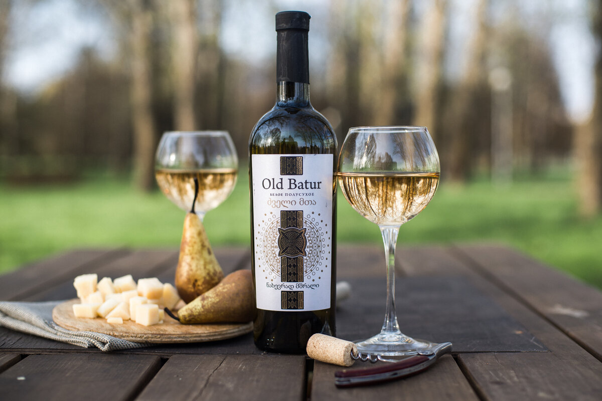 Белое вино «Old Batur» от Минского завода игристых вин