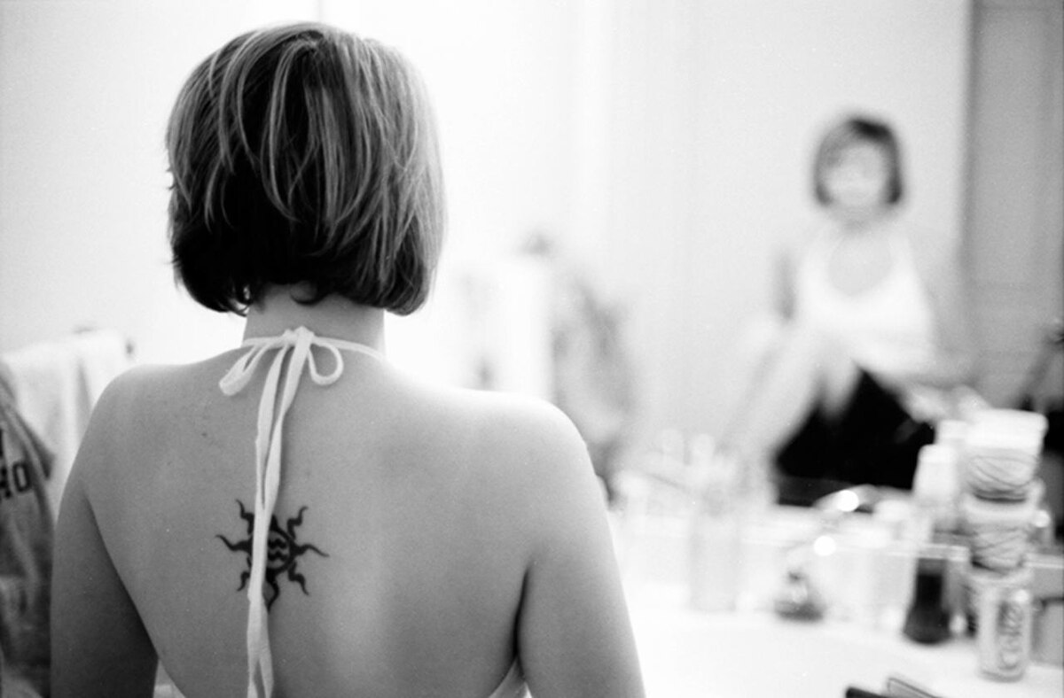 На самом деле не было никакого друга. Это были слова, которые женщина сказала сама себе.