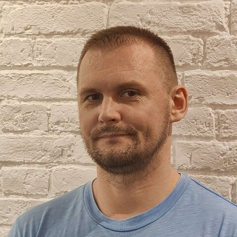 Олег Веселов, сценарист студии «Паровоз»:
В мультсериале «Ми-ми-мишки» в серии «Войти в роль» Кеша «включает» самодура и теряет связь с реальностью.