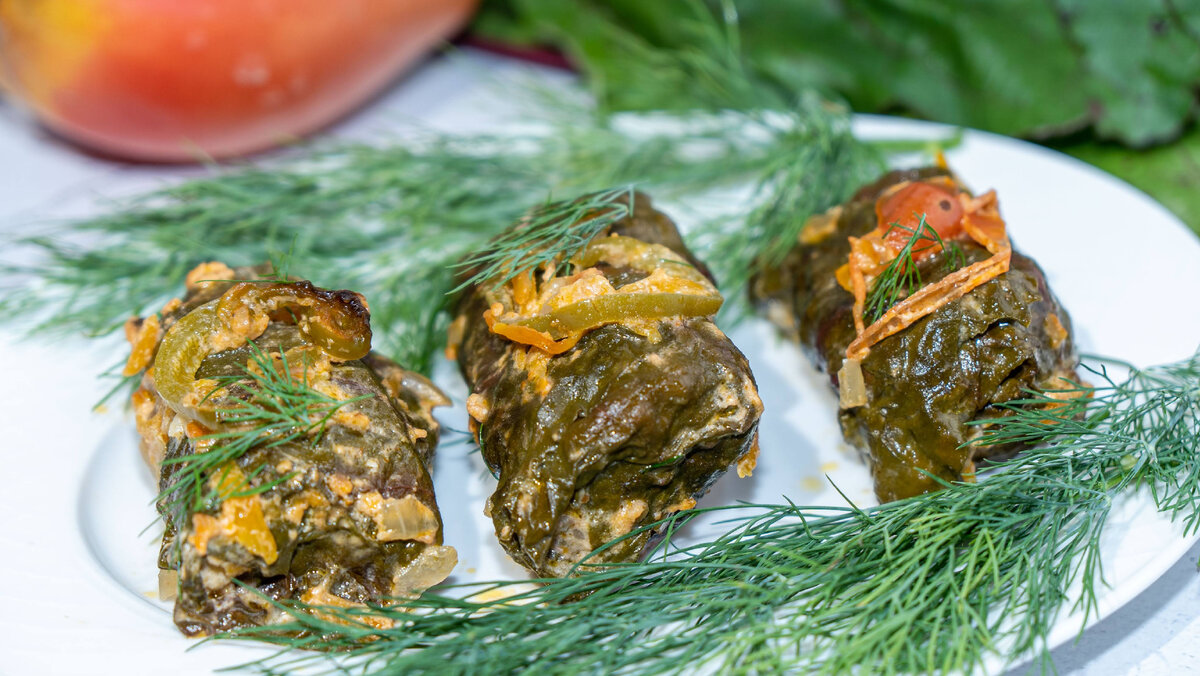 Голубцы из листьев свеклы с мясным фаршем. Турецкие голубцы. голубцы по турецки.