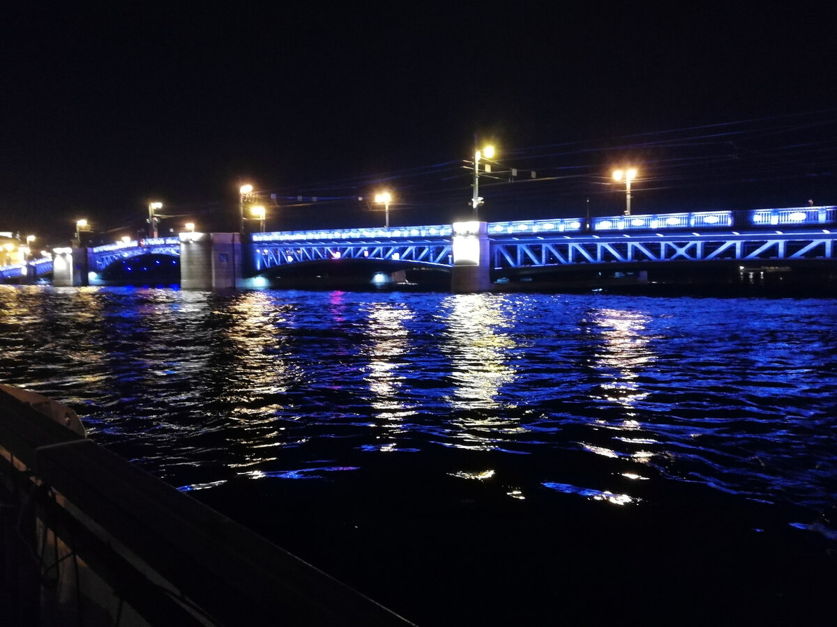 Я не спорю, сам мост красивый, особенно ночью