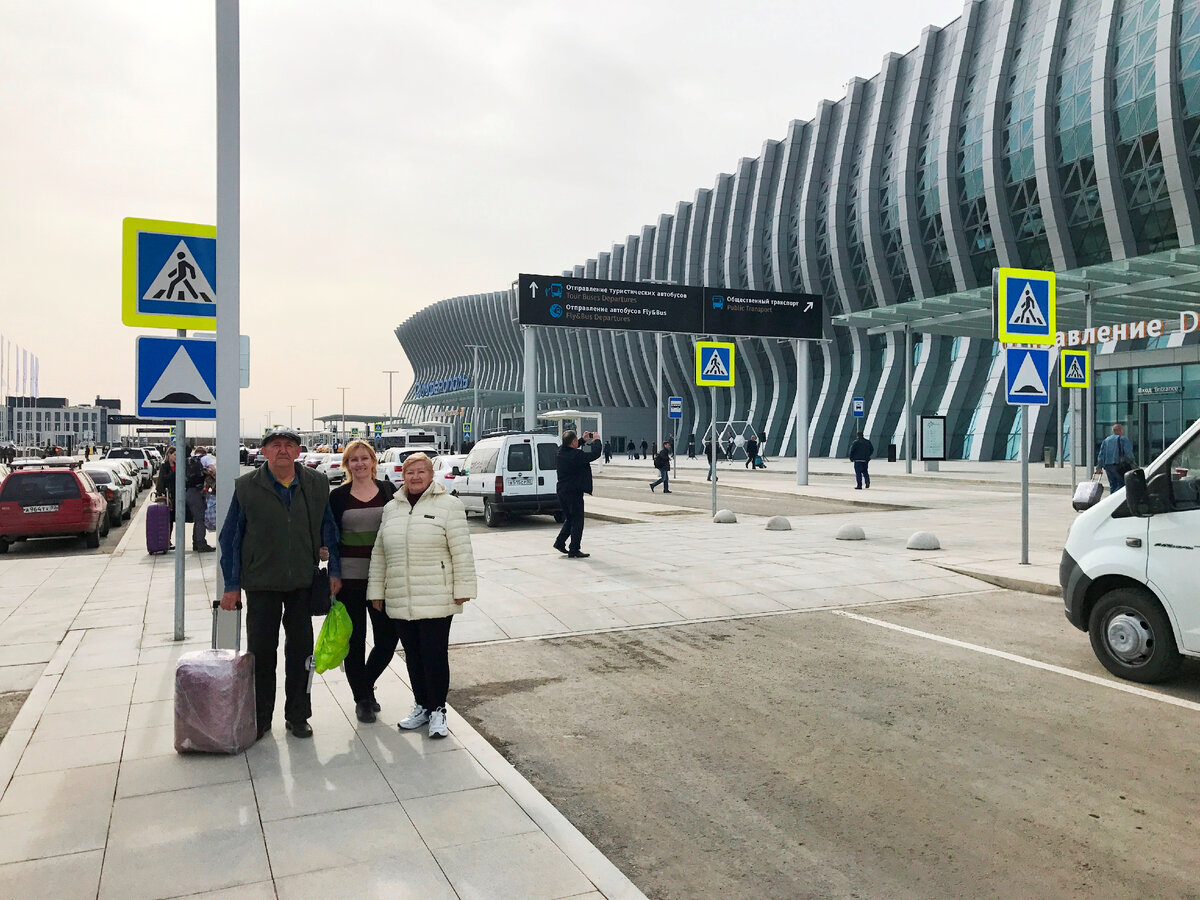 Провожаю родителей в подмосковный санаторий