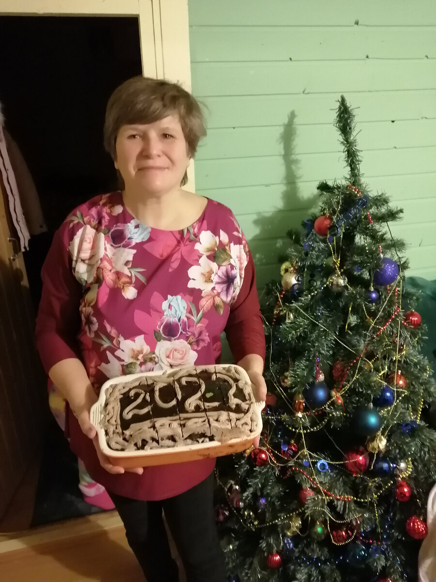 Это мы с тортиком в дачном домике (данный тортик я делала большим, то есть все ингредиенты умножала на 2)