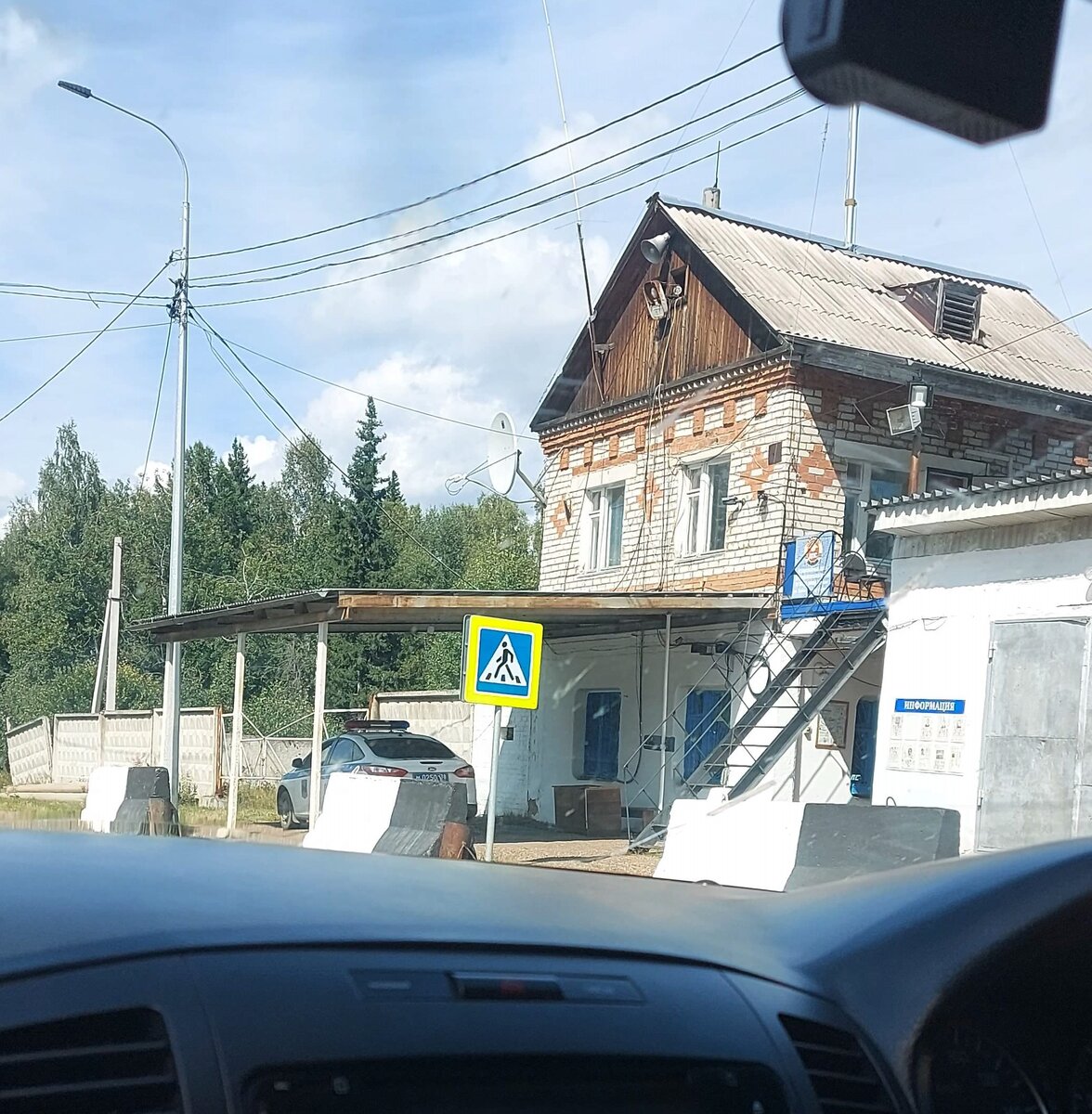 Один из работающих постов ДПС.