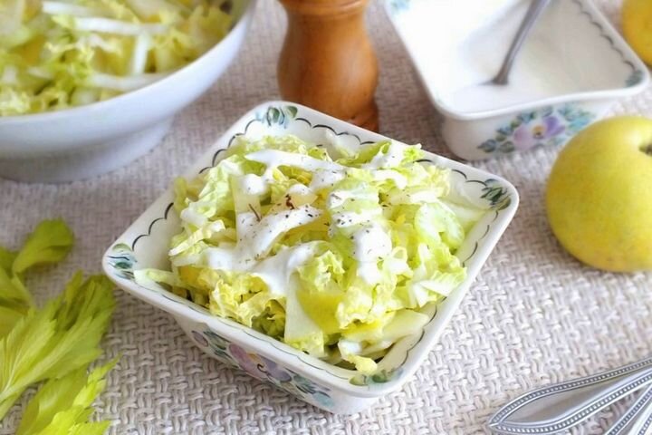Вкусный салат из пекинской капусты и фруктов
