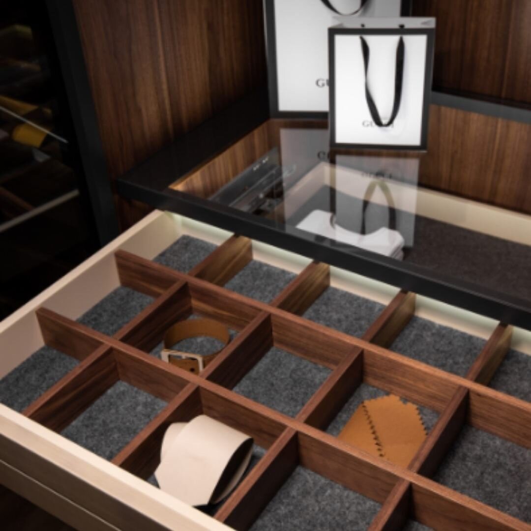 Гардероб Manhattan от Giulia Novars. Образец представлен в салоне DerRossi (г.Волгоград)