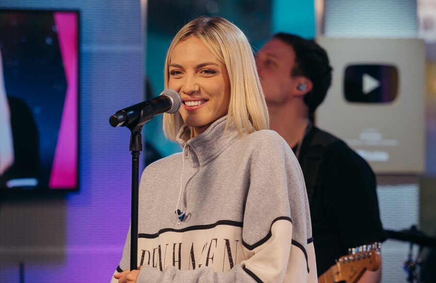 Mary Gu с премьерой песни «Два выстрела» на Авторадио