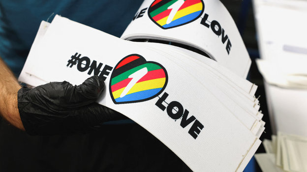    Повязки One Love.