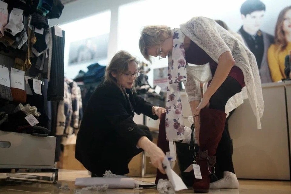     Выходные - подходящее время для того, чтобы пойти на выгодный шопинг. Снимок носит иллюстративный характер. Алексей БУЛАТОВ