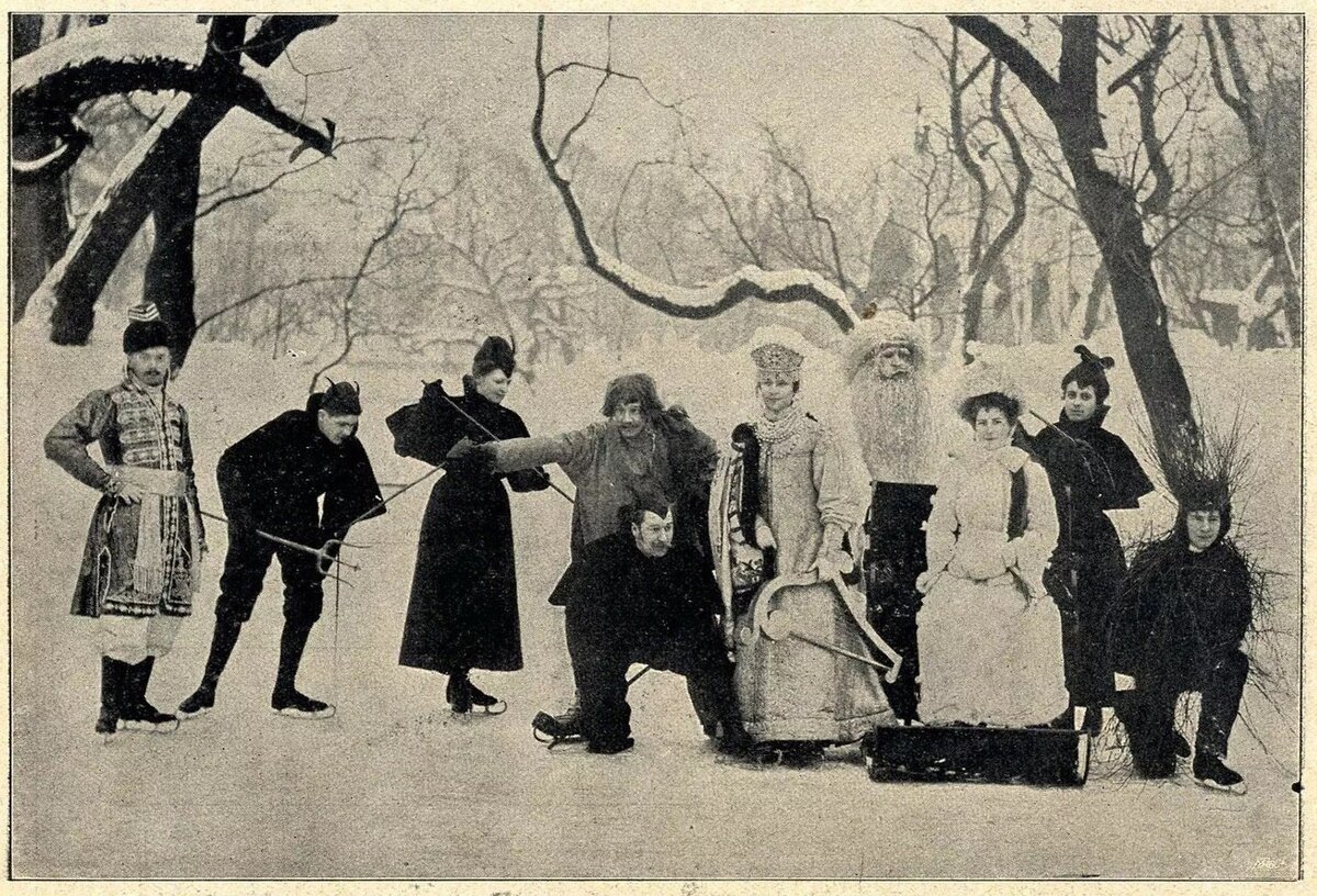 Вот такие костюмы носили на рубеже 19-го и 20-го веков.  Фотография из свободных источников интернета.