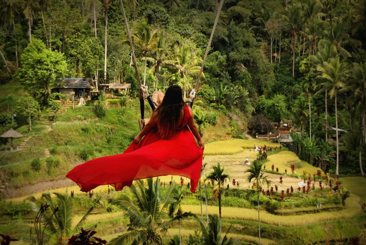 Бали лице. Качели Бали Убуд. Качели на Бали. Bali Bali nightfxrce. Путешествие на Бали.