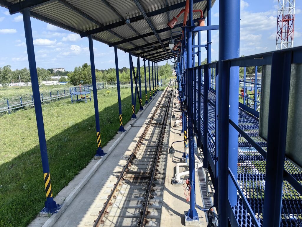 Сюда загоняют цистерны