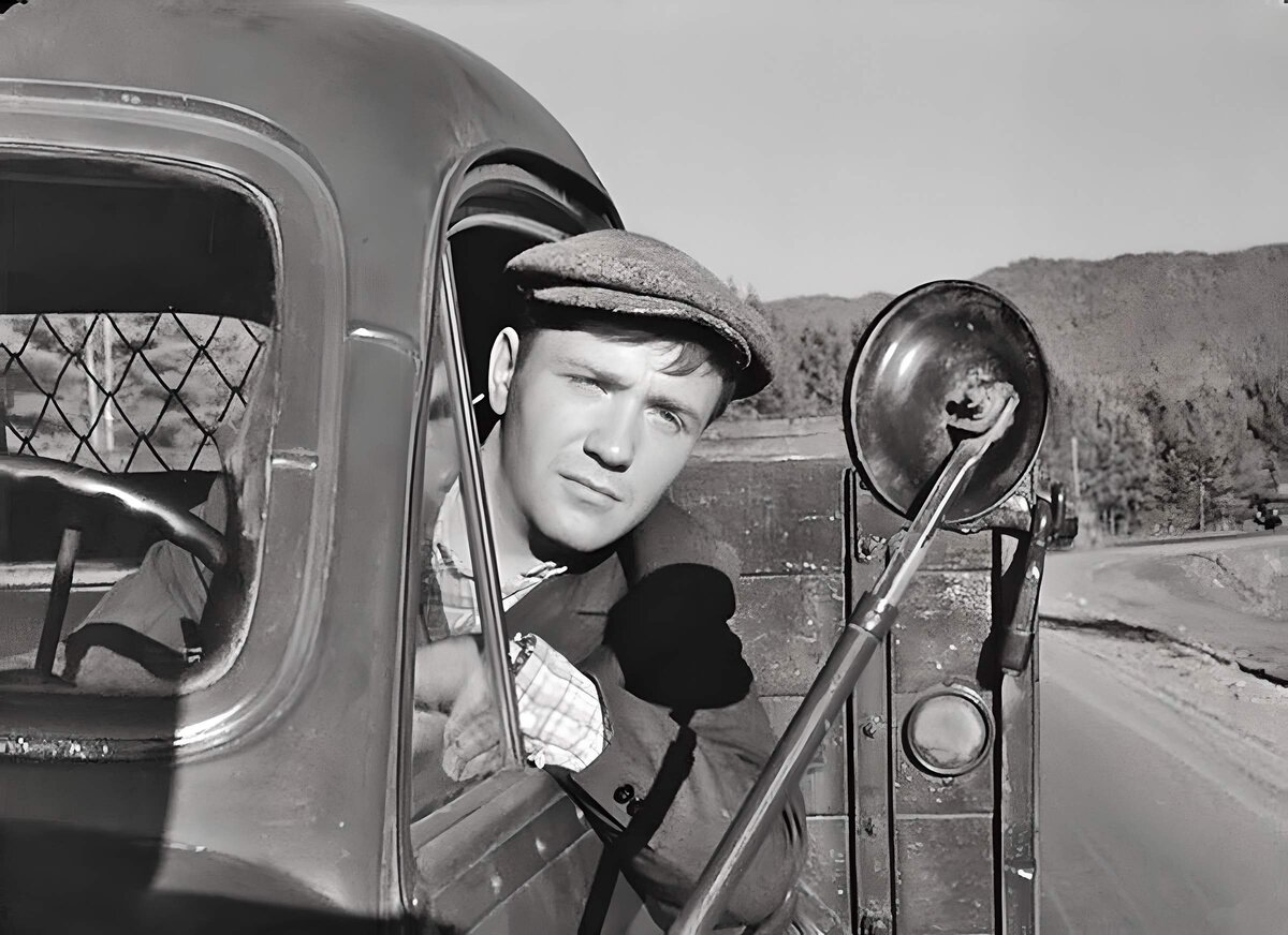 "Живёт такой парень" (1964) https://www.kino-teatr.ru/