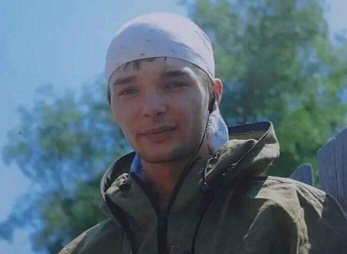    В Бузулукском районе в последний путь проводили бойца СВО Олега Мерцалова Кристина Просвиркина