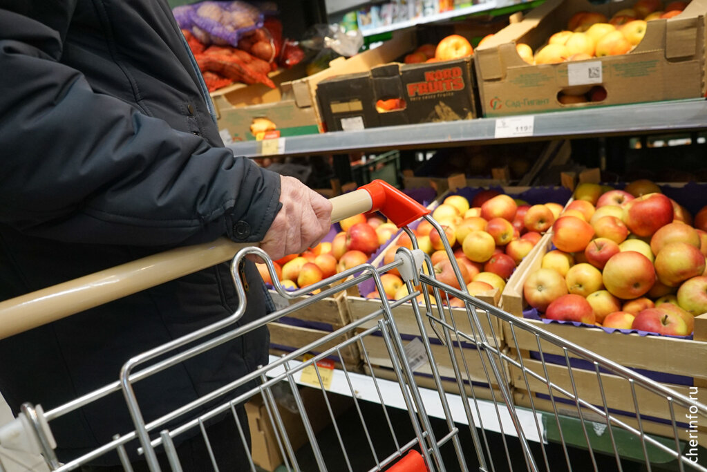    С заявлением о краже в полицию обратился 20-летний администратор сетевого магазина. Источник: https://cherinfo.ru/news/129325