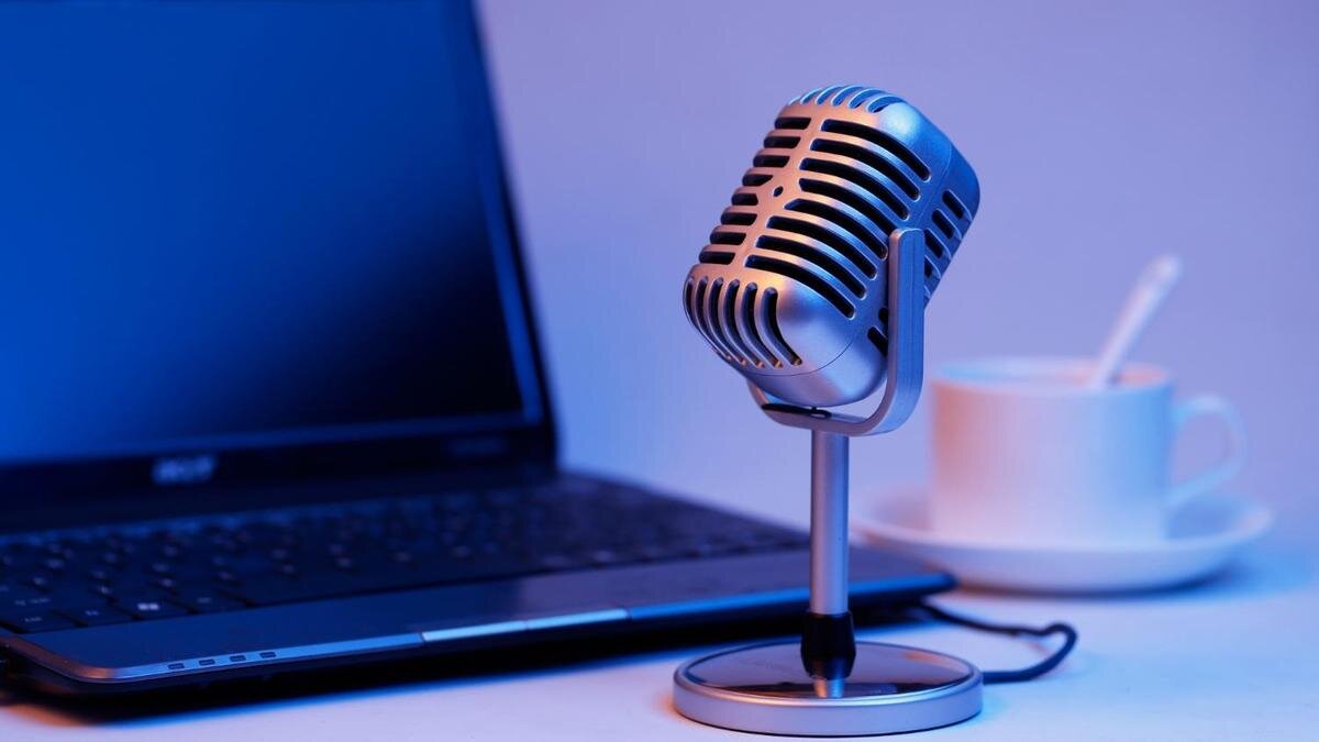    Микрофон и ноутбук:Freepik