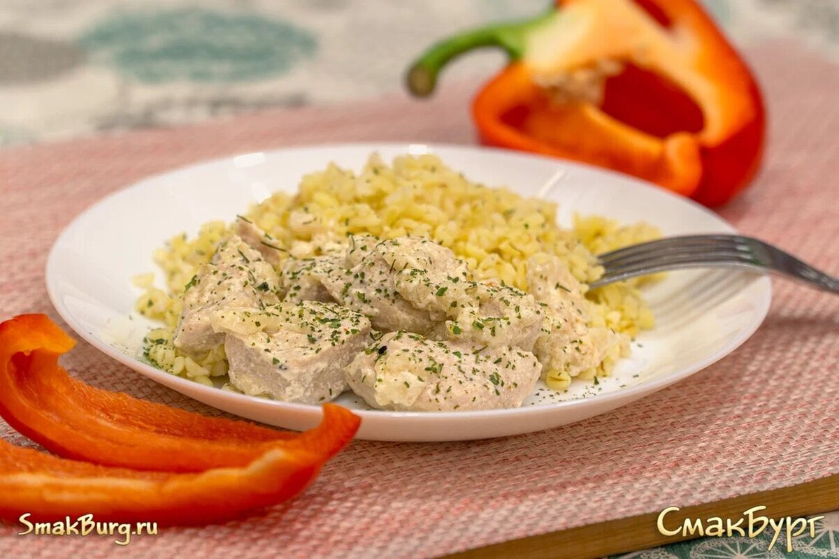 Индейка в сметане на сковороде - отличное дополнение любых гарниров!