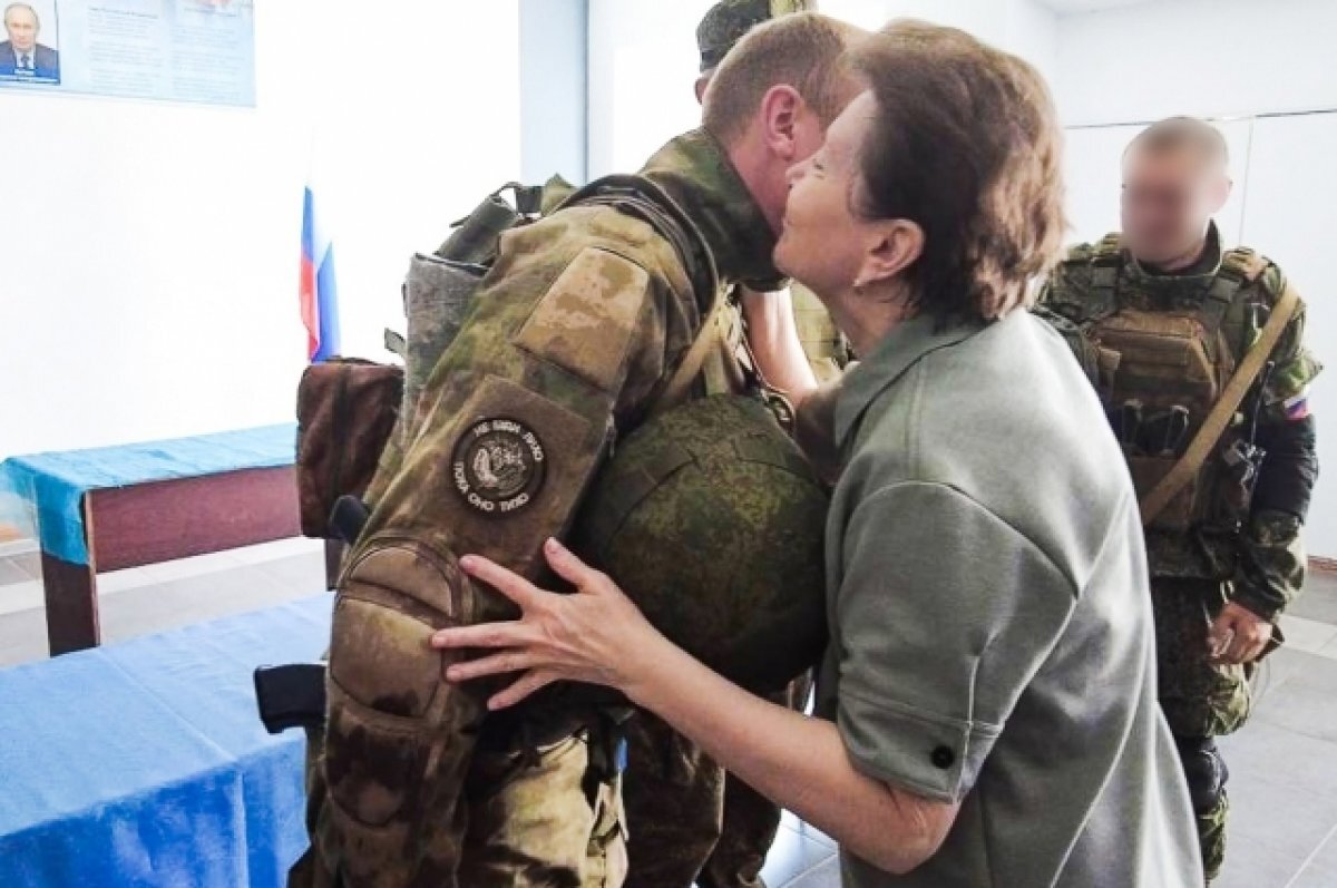    Наталья Комарова встретилась с военнослужащими.