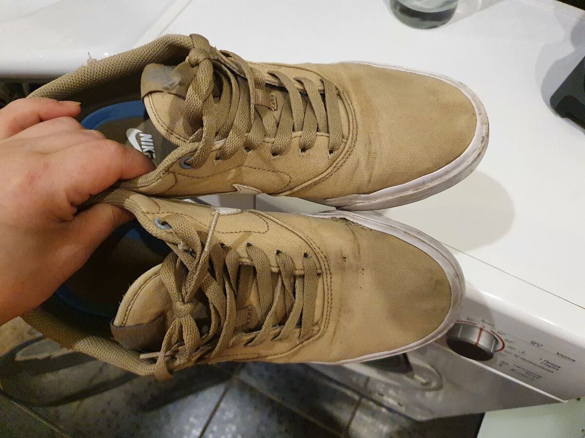 Какие кроссовки можно стирать в машине. Обувь с секретом. На каком режиме стирать кожаные кроссовки. Легко ли стираются кроссовки из текстиля. Как постирать кроссовки Nano 6.