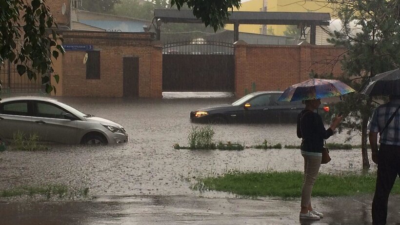дожди 2017 года. гроза в москве 15 июня 2021. дожди 2017 года. дожди 2017 года. дождливый день сентября.