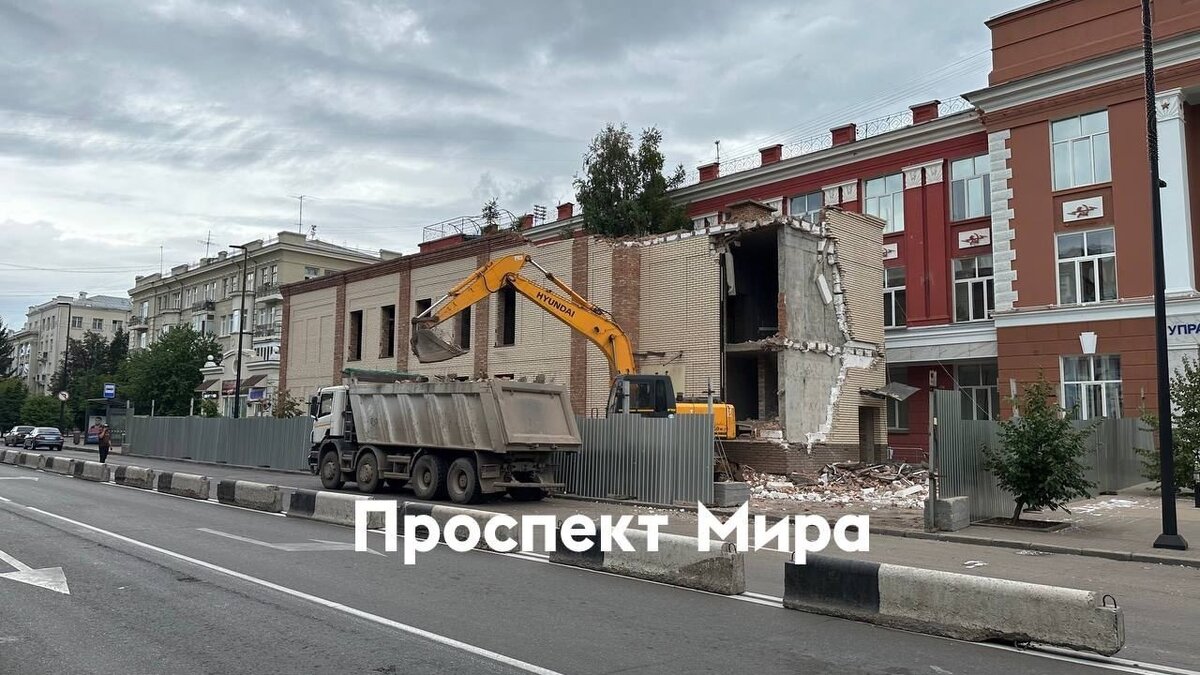     В Красноярске предприниматели, владельцы бизнеса и урбанисты высказались о сносе скандального кафе «Кантри». Они считают, что это тревожный для них сигнал.