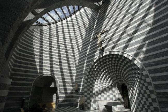 Церковь Сан-Джованни Баттиста - игра света и формы.