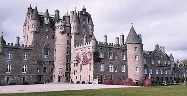 Замок Глэмис в Шотландии