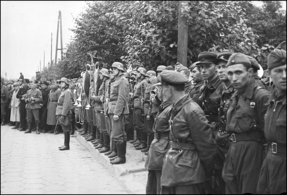   1 сентября 1939 года считается началом Второй Мировой Войны. А кто реально помогал Гитлеру?