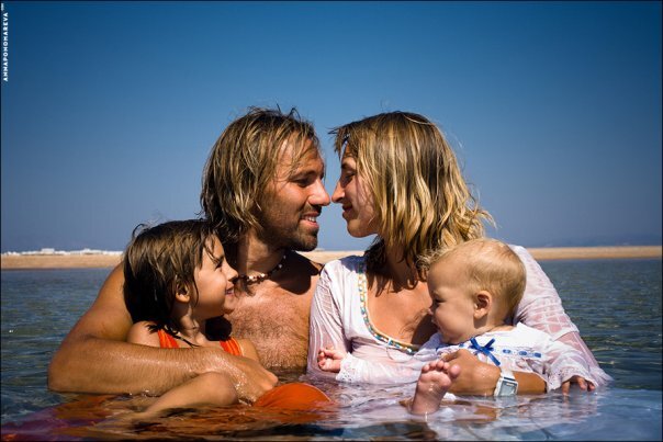 Если женщину развращают то это приводит к Нежеланному потомству , которым ЛЕГКО УПРАВЛЯТЬ . В общем появлению рабов , считающих себя свободными. От этого идет вырождение нации и ВСЕГО ЧЕЛОВЕЧЕСТВА . Принцип ПОСЛЕ МЕНЯ ХОТЬ ТРАВА НЕ РАСТИ НЕ СРАБОТАЕТ!!! Потому что ВСЕ МЫ КРУТИМСЯ В ОДНОМ КОЛЕСЕ и все друг с другом соприкасаемся ! Откуда знают те кто обесчестил несколько юных девушек , тем самым превратив их в недостойных личностей , что потом дети этих "Падших" женщин не столкнуться с их детьми и не повлияют на них так же? Не существует Своих и Других (это к НАЦИИ ТОЖЕ ОТНОСИТСЯ) НЕ известно что будут ДЕЛАТЬ ВАШИ ПОТОМКИ !. Поэтому чтобы предотвратить подобное Важно не смотреть плохо на другие национальности , типа - она еврейка , армянка , русская и т.д значит можно ее развратить , а свою не буду , я же ПАТРИОТ. Это не патриотизм это недальновидность . По своей природе женщины как дети очень доверчивые и мягкие , их очень легко сбить с пути целомудрия , достаточно сказать только что -то приятное ее слуху или пообещать что-то. Это так же не достойно как обмануть ребенка. К сожалению этим часто пользуются недальновидные несостоявшиеся личности похожие лишь внешне на мужчин. Так как сильный , достойный мужчина никогда не будет обманывать женщину (ребенка) так как это считается ниже его достоинства , он никогда не будет спорить с ней , а особенно попрекать в чем-то, он относится к ее доверчивости и мягкости терпеливо и можно так сказать снисходительно , как если бы он общался с ребенком . 
Важно держать шествие над женщиной , так как она родительница и ДЕРЖАТЕЛЬНИЦА рода, домашнего ОЧАГА , в котором отдыхают уставшие Мужчины .
Перед Богом Все РАВНЫ и женщина и мужчина и нации Он в себе Все Объединяет . Мы Все Одна Большая Семья ВСЕВЫШНЕГО .