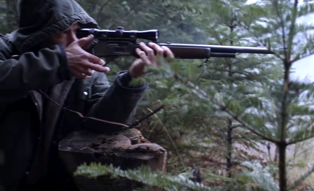 Бэмби - это не только герой популярного диснеевского мультика, но и хороший источник белка́ для старого лесного отшельника.