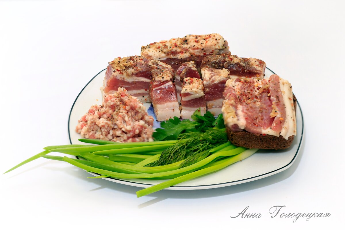 Сало с луком, мазанка.