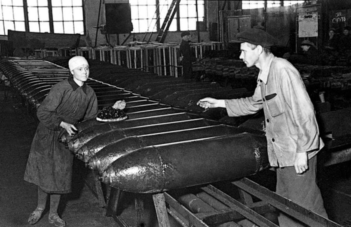 красноярский край в годы великой отечественной. красноярский край в годы войны. красмаш красноярск в годы войны. завод красмаш в годы войны. красноярск в годы войны.