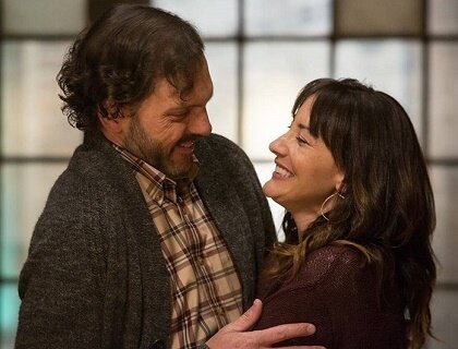 "Монро и Розали", кадр из сериала, источник иллюстрации http://channeli.ru/news/devid-djintoli-nik-smojet-prostit-adalindu