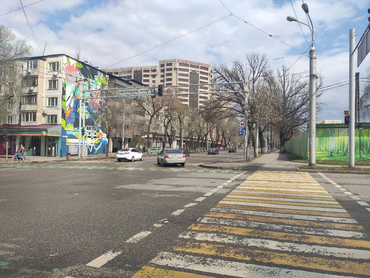 Выходной день. Обычно тут пробки из за ярмарки, но она закрыта.