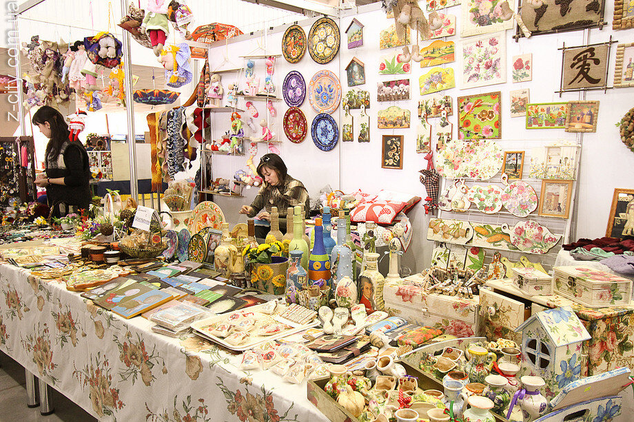 Магазины для сбыта сувениров ручной работы. Где можно продавать ручную работу. Сувенирная лавка. Выставка мастеров рукоделия. Где можно продавать ручную работу.