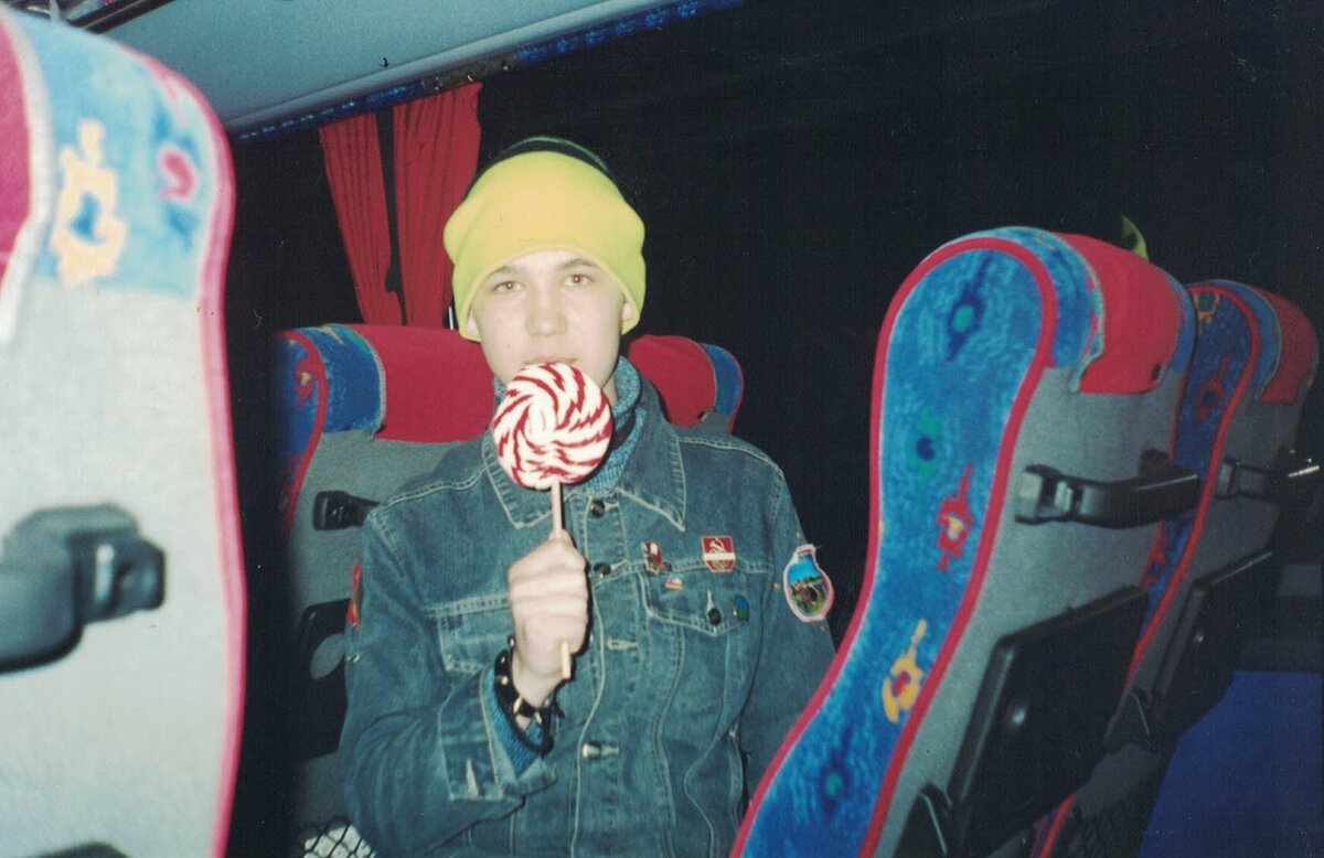 В нашем автобусе марки Неоплан. Удивил факт, что сидения раздвигались между друг другом.