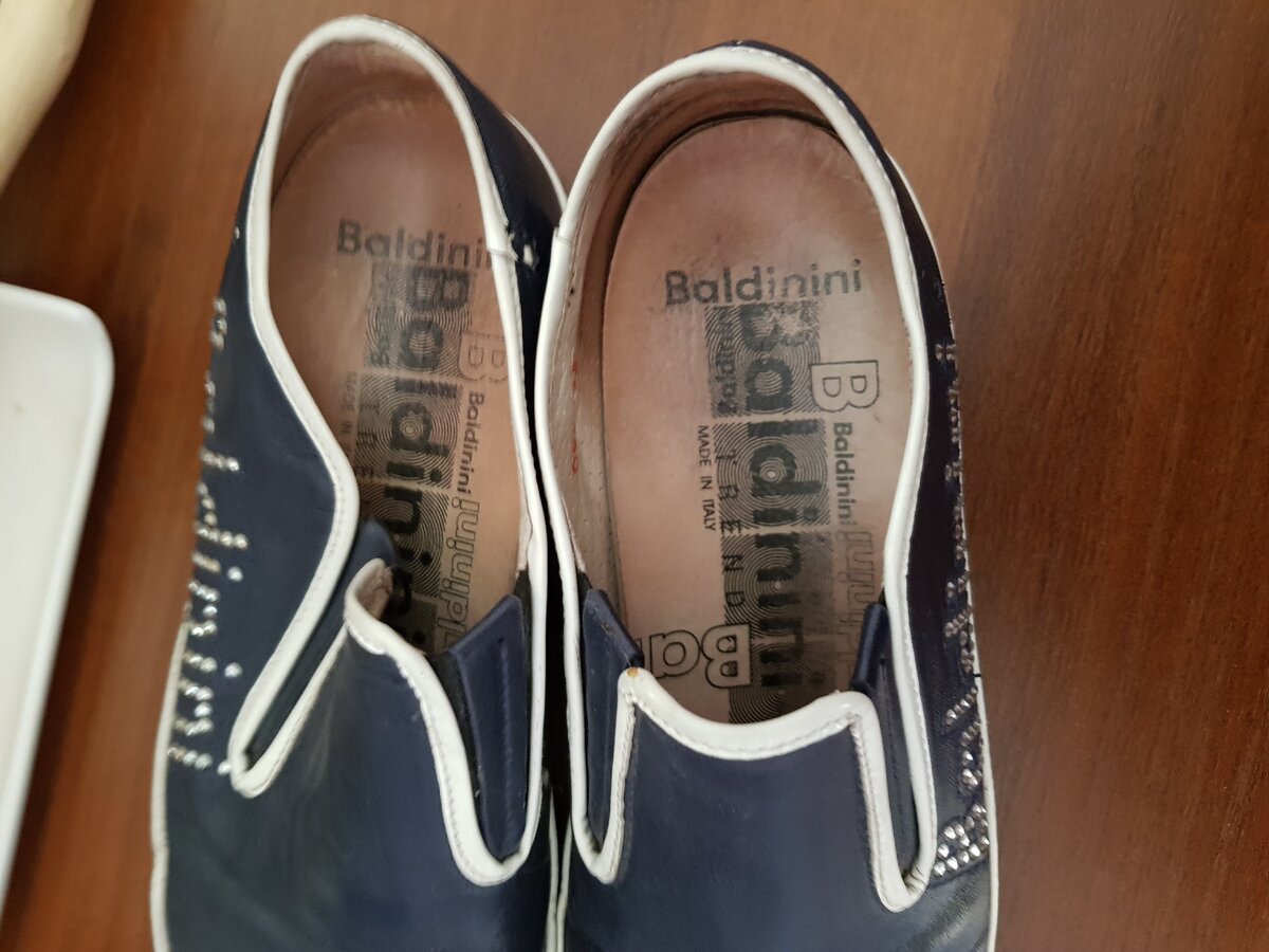 Эти Балдинини у меня уже 7 лет.Ношу часто.Стоили в районе 900 руб.