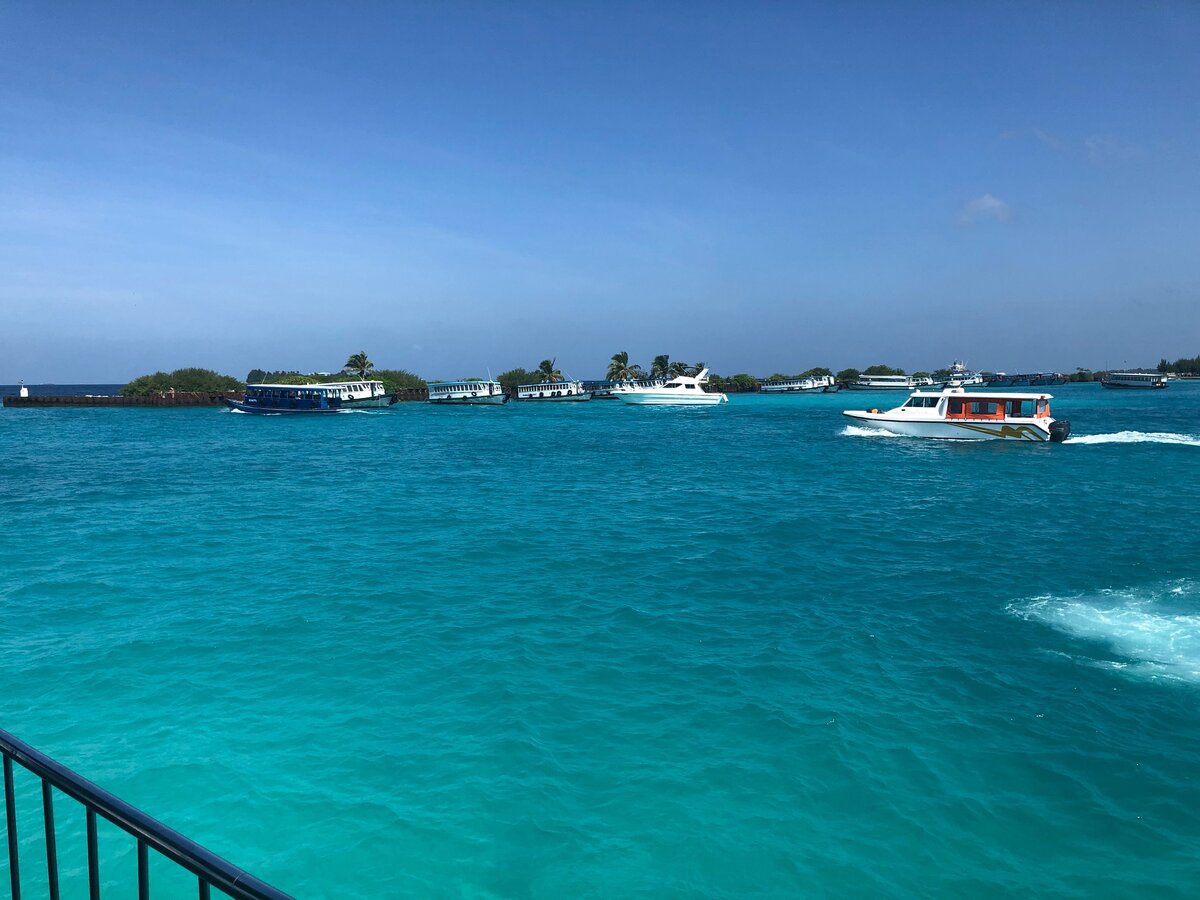 Вид при выходе из аэропорта