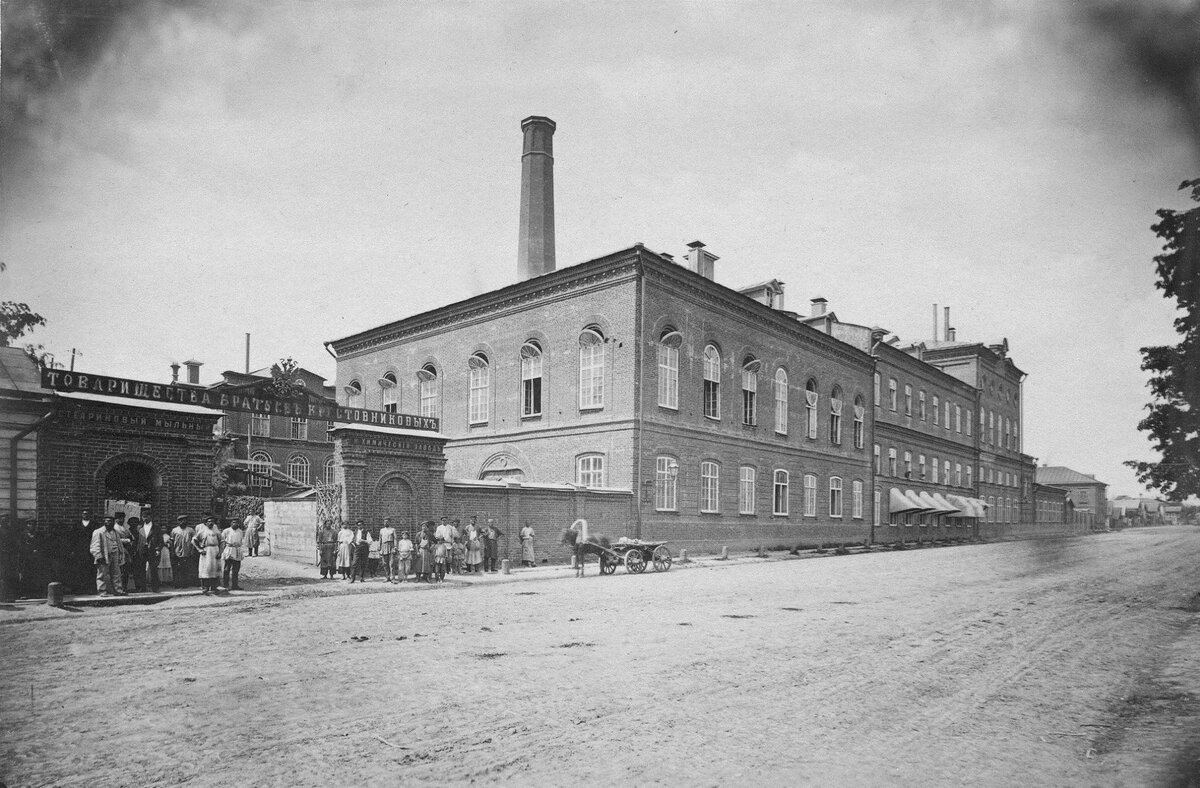 Мыловаренный завод Братьев Крестовниковых (конец 19-го века). Фотография с сайта pastvu.com